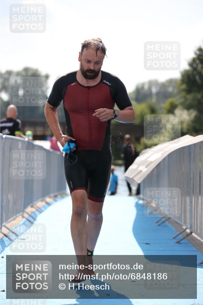 25.08.2024 - Elbe Triathlon Hamburg H.Heesch http://msf.ph/oto/6848186 25.08.2024 15:08:43 Schwimmen  meine-sportfotos.de