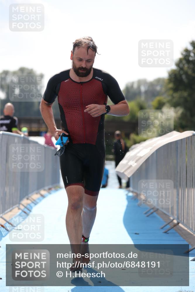 25.08.2024 - Elbe Triathlon Hamburg H.Heesch http://msf.ph/oto/6848191 25.08.2024 15:08:43 Schwimmen  meine-sportfotos.de