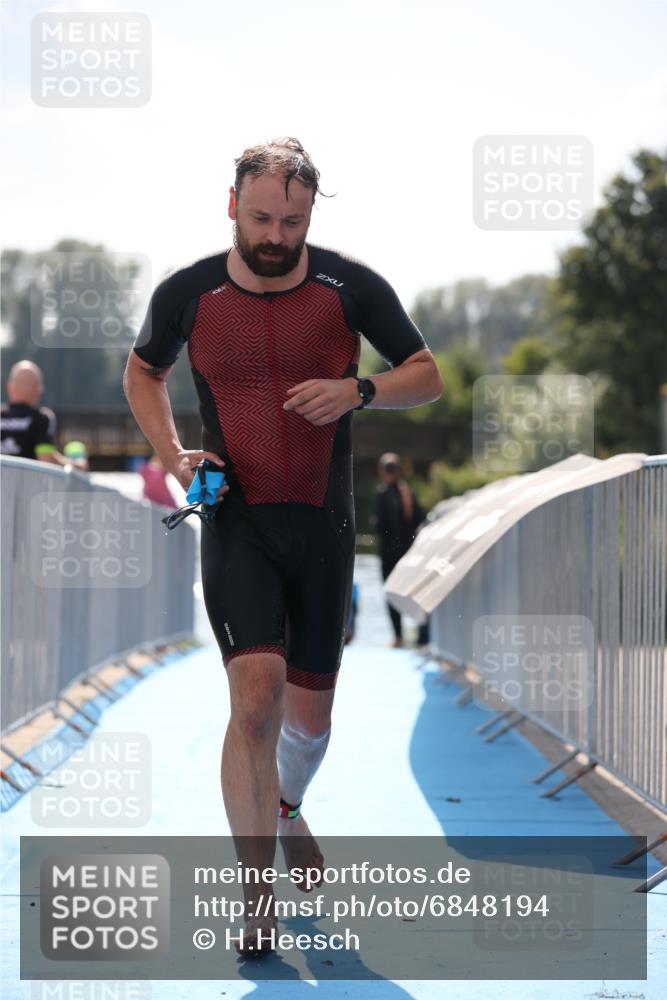 25.08.2024 - Elbe Triathlon Hamburg H.Heesch http://msf.ph/oto/6848194 25.08.2024 15:08:43 Schwimmen  meine-sportfotos.de