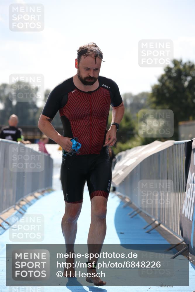 25.08.2024 - Elbe Triathlon Hamburg H.Heesch http://msf.ph/oto/6848226 25.08.2024 15:08:43 Schwimmen  meine-sportfotos.de