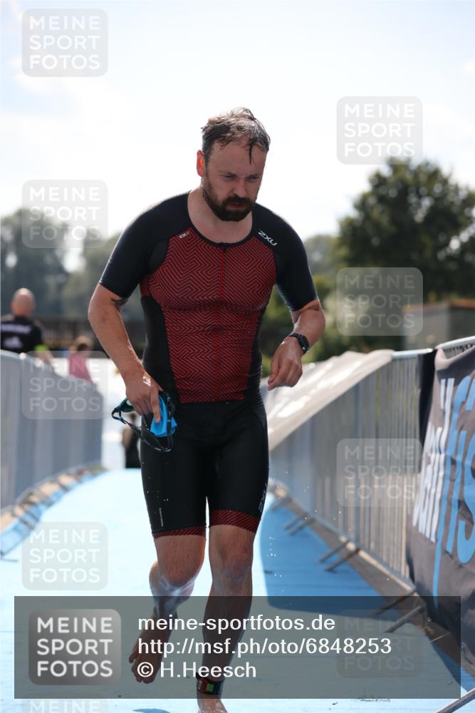 25.08.2024 - Elbe Triathlon Hamburg H.Heesch http://msf.ph/oto/6848253 25.08.2024 15:08:43 Schwimmen  meine-sportfotos.de