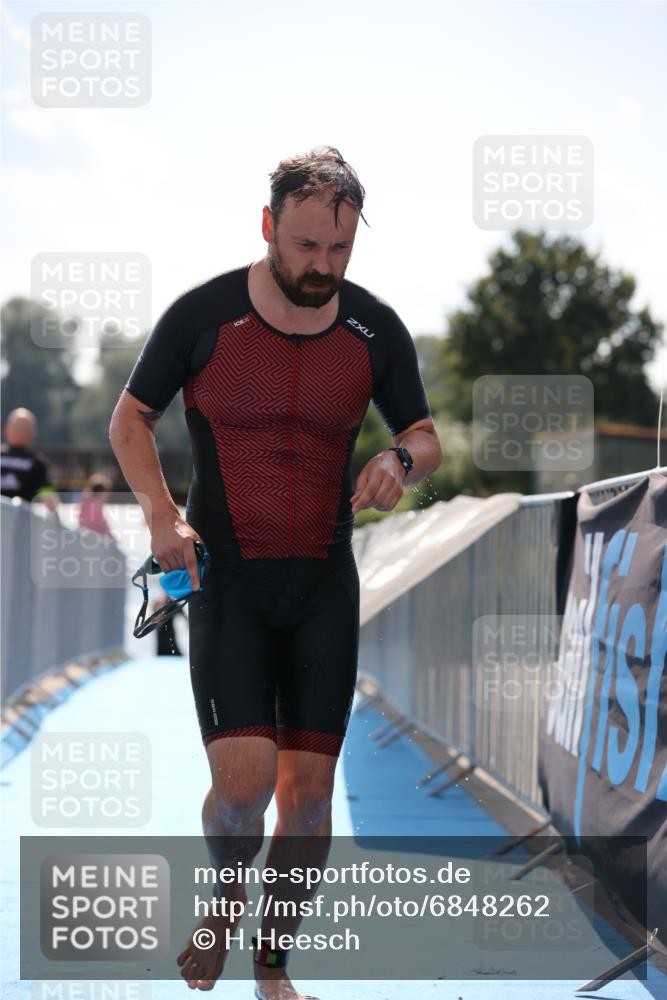 25.08.2024 - Elbe Triathlon Hamburg H.Heesch http://msf.ph/oto/6848262 25.08.2024 15:08:43 Schwimmen  meine-sportfotos.de