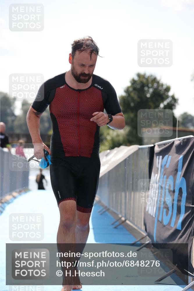 25.08.2024 - Elbe Triathlon Hamburg H.Heesch http://msf.ph/oto/6848276 25.08.2024 15:08:43 Schwimmen  meine-sportfotos.de