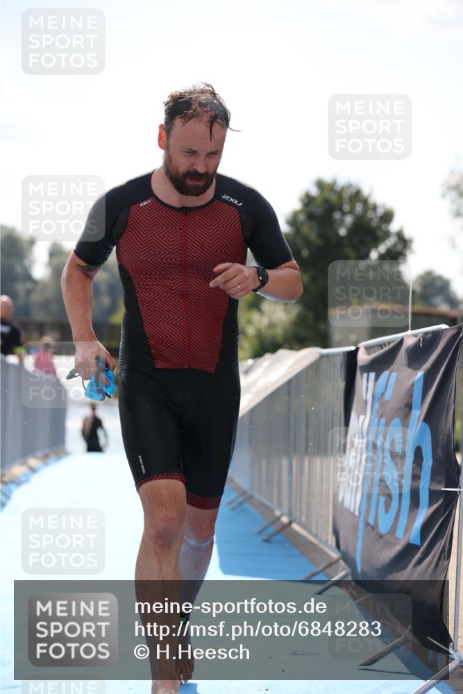 25.08.2024 - Elbe Triathlon Hamburg H.Heesch http://msf.ph/oto/6848283 25.08.2024 15:08:43 Schwimmen  meine-sportfotos.de