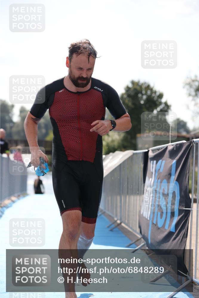 25.08.2024 - Elbe Triathlon Hamburg H.Heesch http://msf.ph/oto/6848289 25.08.2024 15:08:43 Schwimmen  meine-sportfotos.de