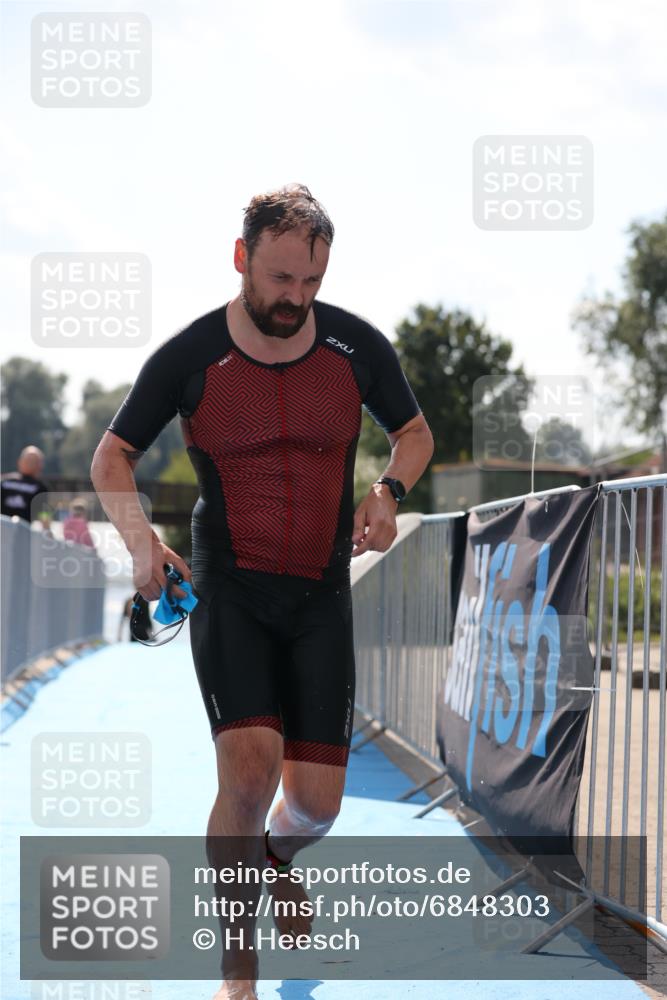 25.08.2024 - Elbe Triathlon Hamburg H.Heesch http://msf.ph/oto/6848303 25.08.2024 15:08:44 Schwimmen  meine-sportfotos.de