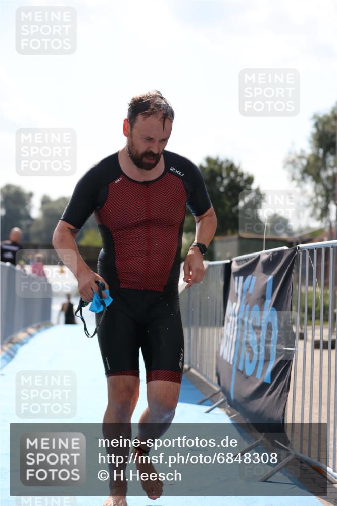 25.08.2024 - Elbe Triathlon Hamburg H.Heesch http://msf.ph/oto/6848308 25.08.2024 15:08:44 Schwimmen  meine-sportfotos.de