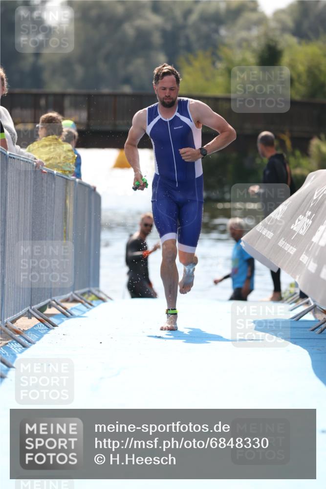 25.08.2024 - Elbe Triathlon Hamburg H.Heesch http://msf.ph/oto/6848330 25.08.2024 15:09:11 Schwimmen  meine-sportfotos.de