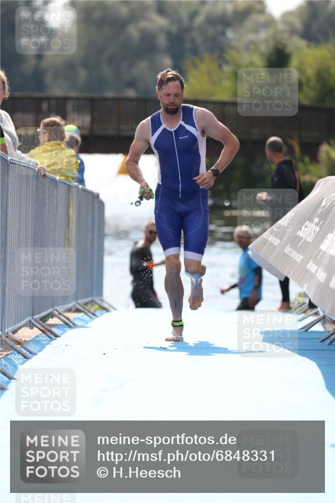 25.08.2024 - Elbe Triathlon Hamburg H.Heesch http://msf.ph/oto/6848331 25.08.2024 15:09:11 Schwimmen  meine-sportfotos.de