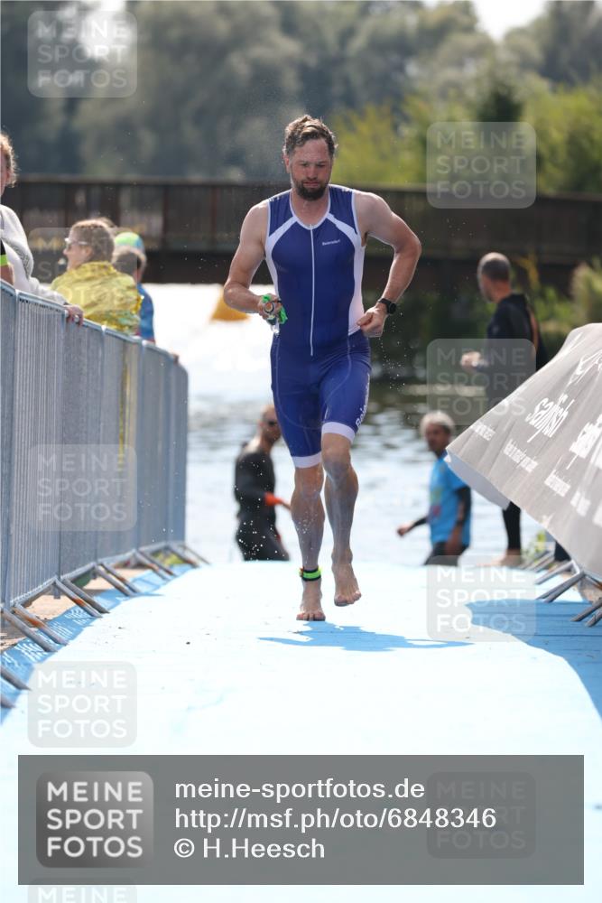 25.08.2024 - Elbe Triathlon Hamburg H.Heesch http://msf.ph/oto/6848346 25.08.2024 15:09:12 Schwimmen  meine-sportfotos.de