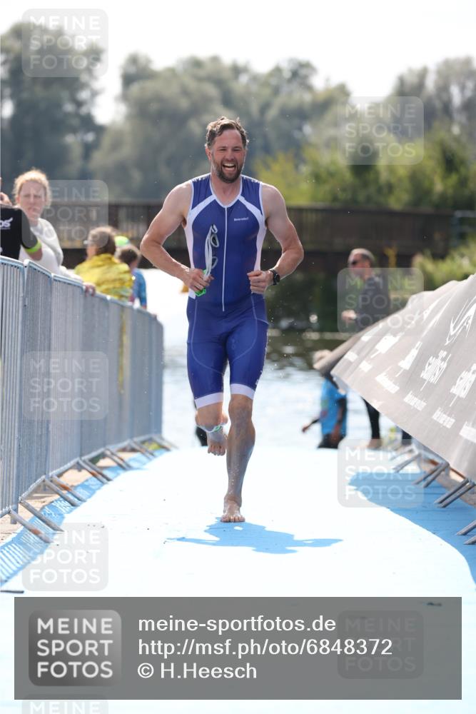 25.08.2024 - Elbe Triathlon Hamburg H.Heesch http://msf.ph/oto/6848372 25.08.2024 15:09:13 Schwimmen  meine-sportfotos.de