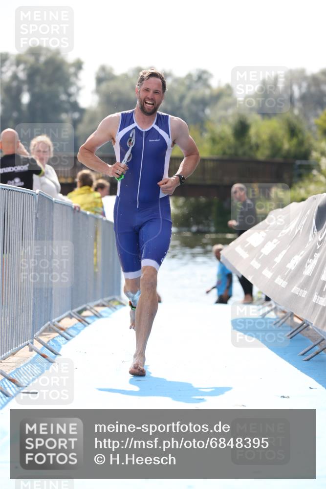 25.08.2024 - Elbe Triathlon Hamburg H.Heesch http://msf.ph/oto/6848395 25.08.2024 15:09:13 Schwimmen  meine-sportfotos.de