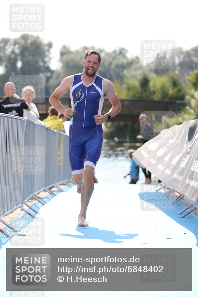 25.08.2024 - Elbe Triathlon Hamburg H.Heesch http://msf.ph/oto/6848402 25.08.2024 15:09:13 Schwimmen  meine-sportfotos.de