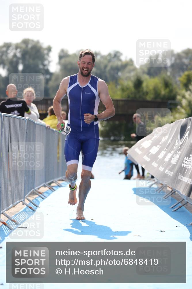 25.08.2024 - Elbe Triathlon Hamburg H.Heesch http://msf.ph/oto/6848419 25.08.2024 15:09:13 Schwimmen  meine-sportfotos.de