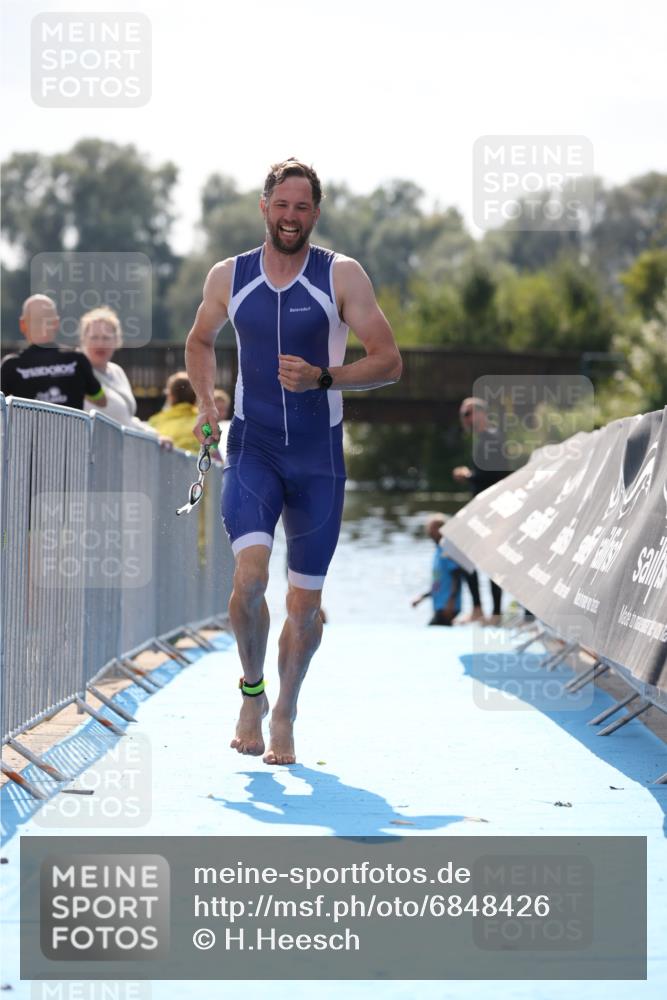 25.08.2024 - Elbe Triathlon Hamburg H.Heesch http://msf.ph/oto/6848426 25.08.2024 15:09:13 Schwimmen  meine-sportfotos.de