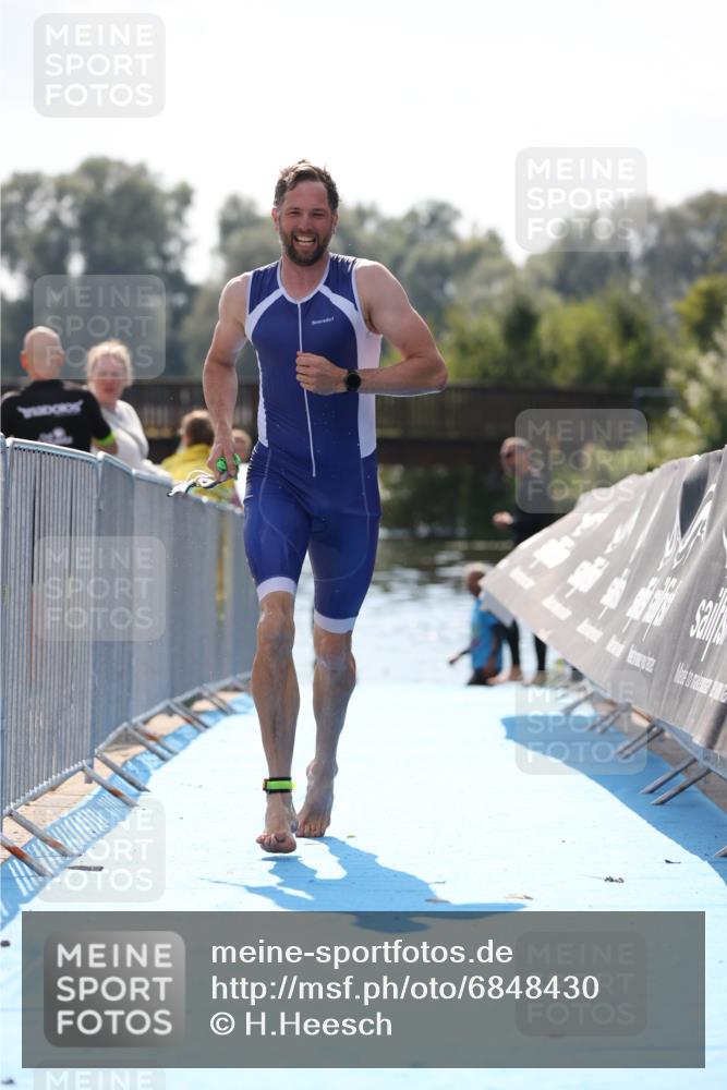 25.08.2024 - Elbe Triathlon Hamburg H.Heesch http://msf.ph/oto/6848430 25.08.2024 15:09:13 Schwimmen  meine-sportfotos.de
