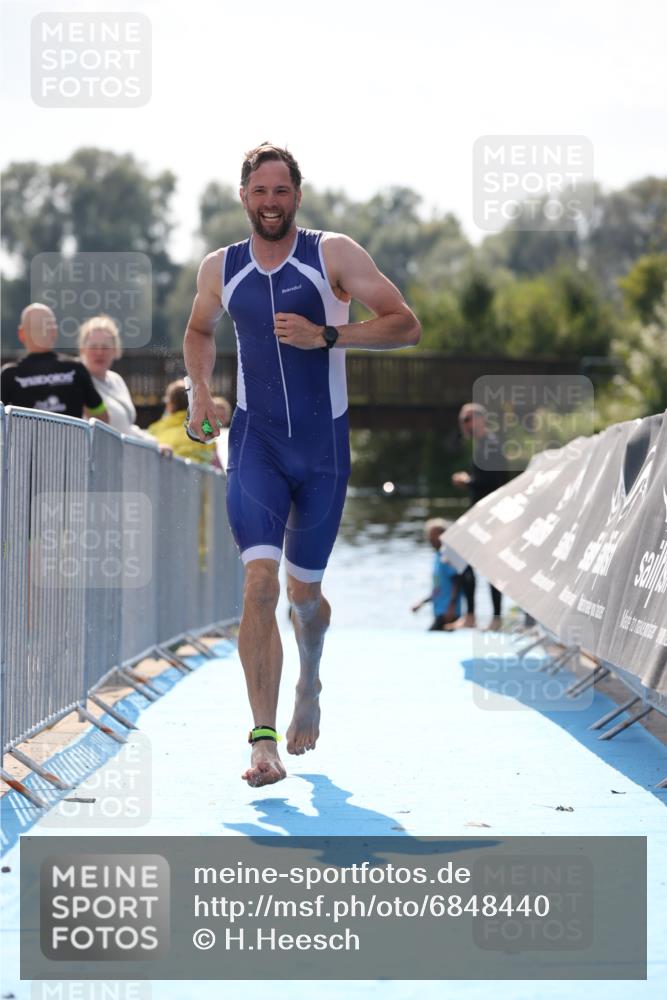 25.08.2024 - Elbe Triathlon Hamburg H.Heesch http://msf.ph/oto/6848440 25.08.2024 15:09:13 Schwimmen  meine-sportfotos.de