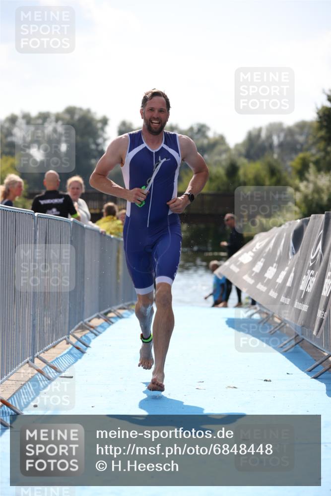 25.08.2024 - Elbe Triathlon Hamburg H.Heesch http://msf.ph/oto/6848448 25.08.2024 15:09:14 Schwimmen  meine-sportfotos.de