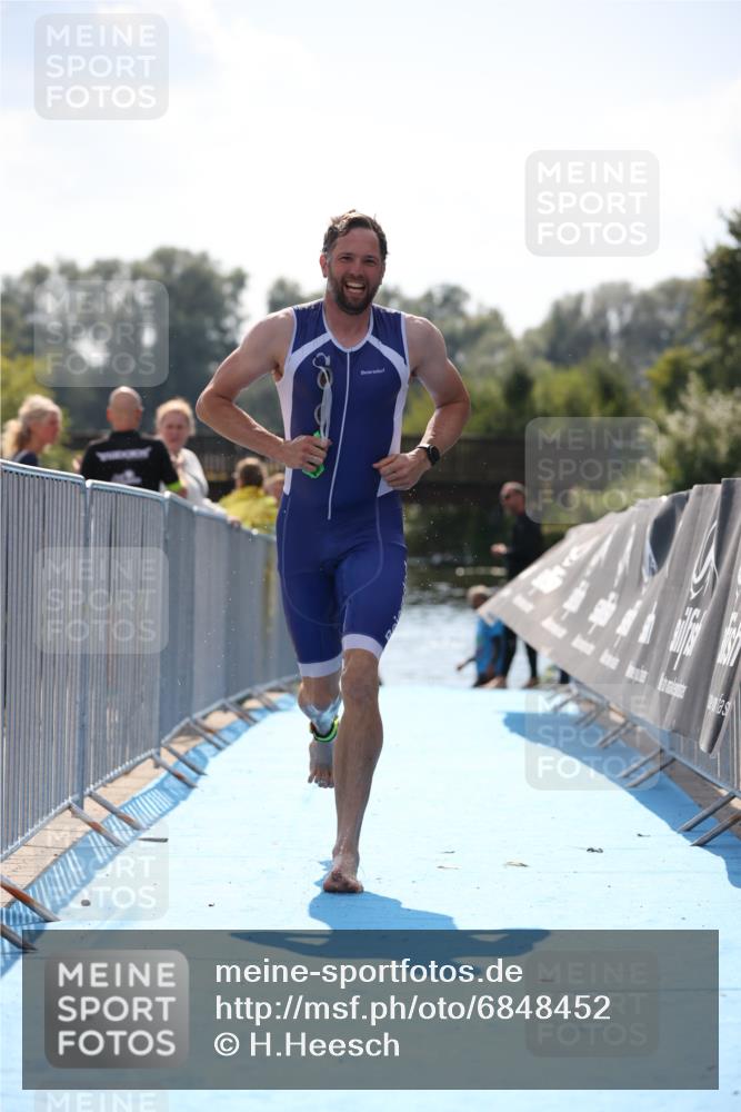 25.08.2024 - Elbe Triathlon Hamburg H.Heesch http://msf.ph/oto/6848452 25.08.2024 15:09:14 Schwimmen  meine-sportfotos.de