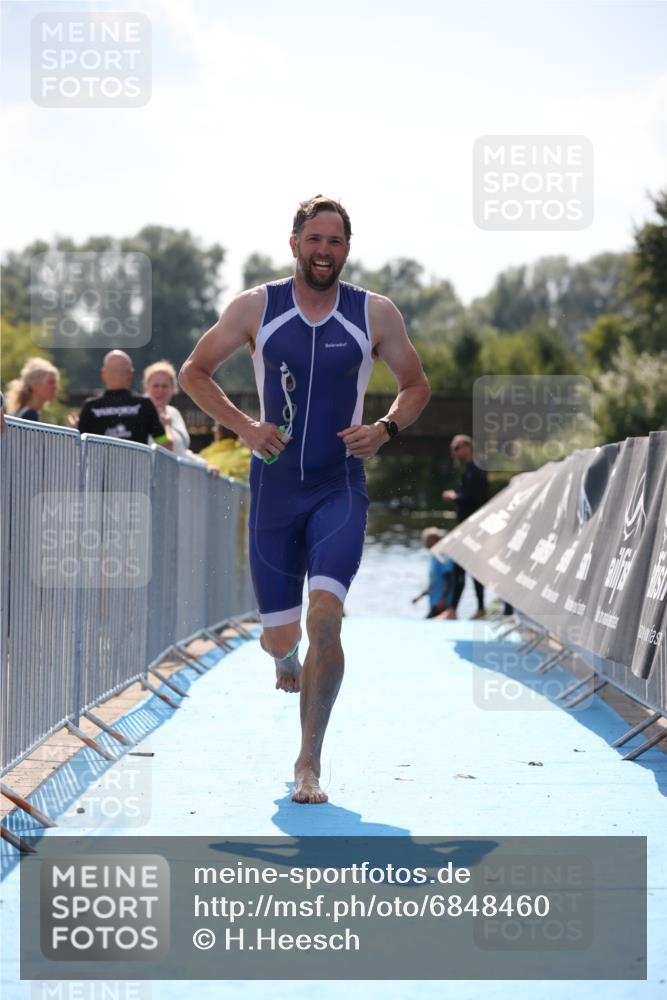 25.08.2024 - Elbe Triathlon Hamburg H.Heesch http://msf.ph/oto/6848460 25.08.2024 15:09:14 Schwimmen  meine-sportfotos.de