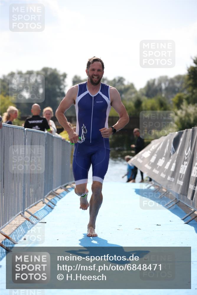 25.08.2024 - Elbe Triathlon Hamburg H.Heesch http://msf.ph/oto/6848471 25.08.2024 15:09:14 Schwimmen  meine-sportfotos.de