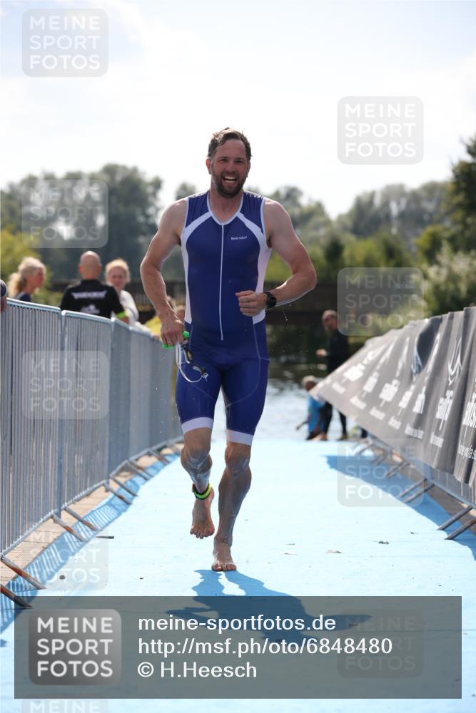 25.08.2024 - Elbe Triathlon Hamburg H.Heesch http://msf.ph/oto/6848480 25.08.2024 15:09:14 Schwimmen  meine-sportfotos.de