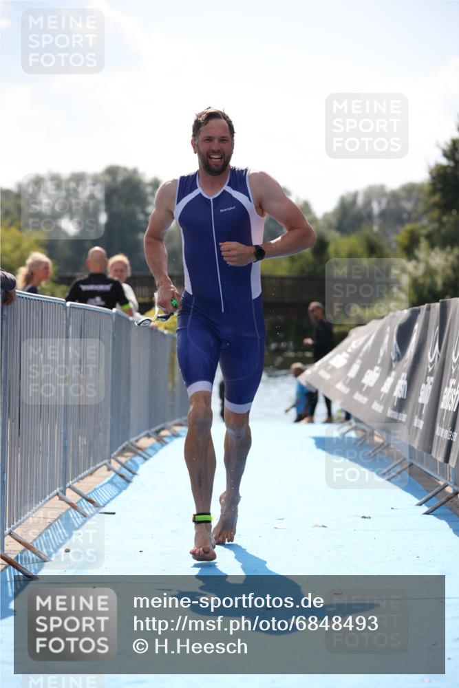 25.08.2024 - Elbe Triathlon Hamburg H.Heesch http://msf.ph/oto/6848493 25.08.2024 15:09:14 Schwimmen  meine-sportfotos.de
