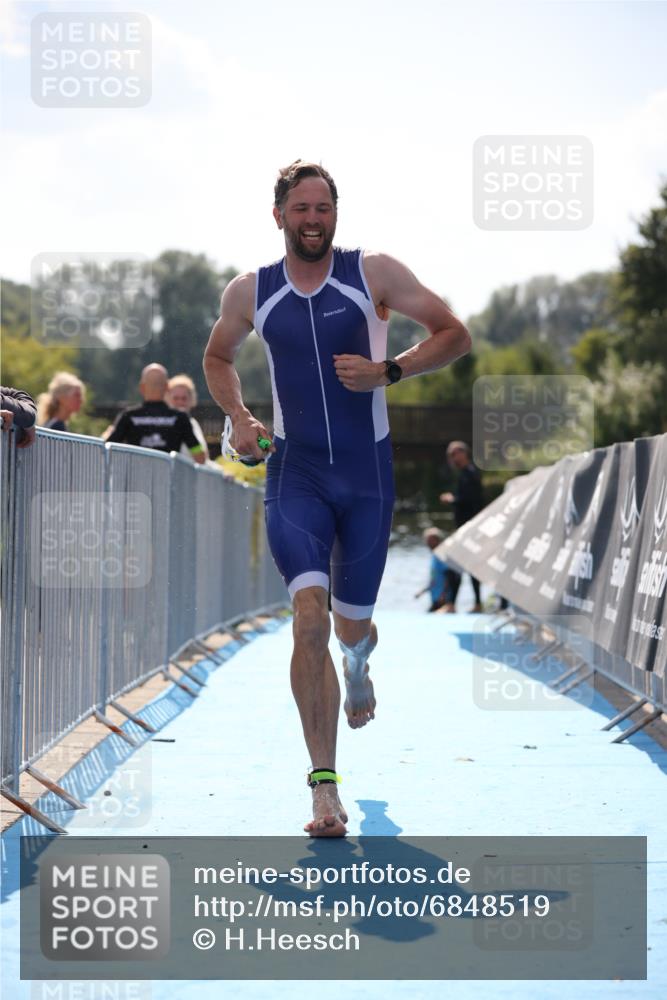 25.08.2024 - Elbe Triathlon Hamburg H.Heesch http://msf.ph/oto/6848519 25.08.2024 15:09:14 Schwimmen  meine-sportfotos.de