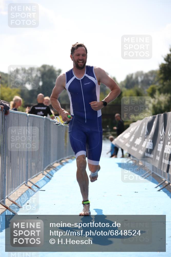 25.08.2024 - Elbe Triathlon Hamburg H.Heesch http://msf.ph/oto/6848524 25.08.2024 15:09:14 Schwimmen  meine-sportfotos.de