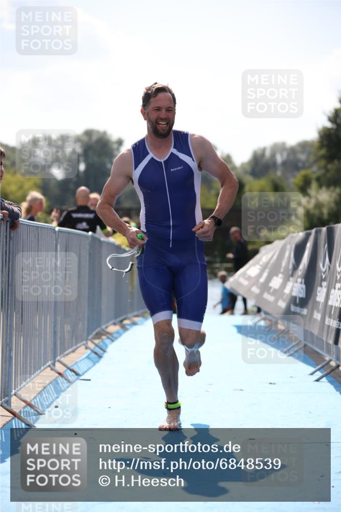 25.08.2024 - Elbe Triathlon Hamburg H.Heesch http://msf.ph/oto/6848539 25.08.2024 15:09:14 Schwimmen  meine-sportfotos.de