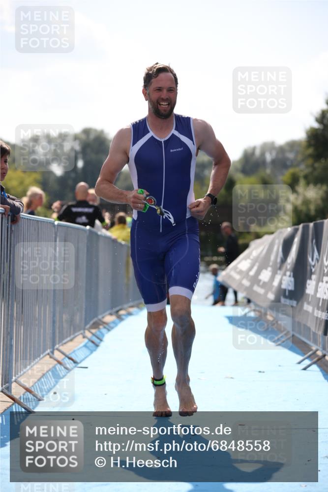 25.08.2024 - Elbe Triathlon Hamburg H.Heesch http://msf.ph/oto/6848558 25.08.2024 15:09:14 Schwimmen  meine-sportfotos.de