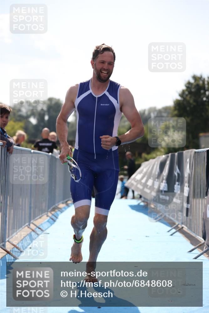 25.08.2024 - Elbe Triathlon Hamburg H.Heesch http://msf.ph/oto/6848608 25.08.2024 15:09:15 Schwimmen  meine-sportfotos.de