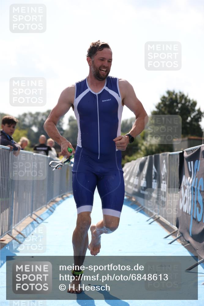 25.08.2024 - Elbe Triathlon Hamburg H.Heesch http://msf.ph/oto/6848613 25.08.2024 15:09:15 Schwimmen  meine-sportfotos.de