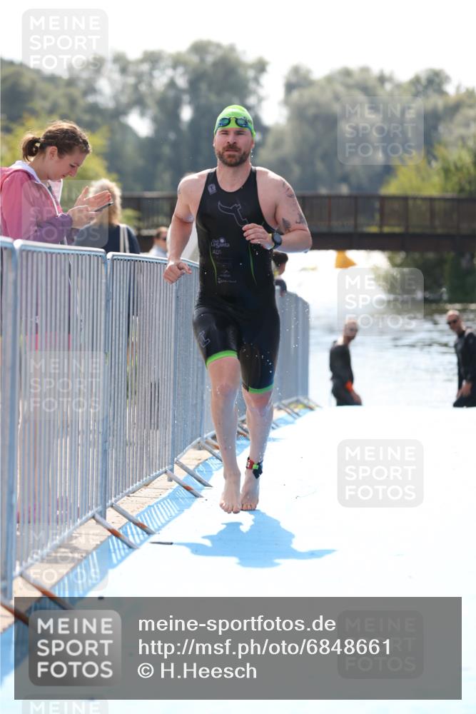 25.08.2024 - Elbe Triathlon Hamburg H.Heesch http://msf.ph/oto/6848661 25.08.2024 15:11:07 Schwimmen  meine-sportfotos.de