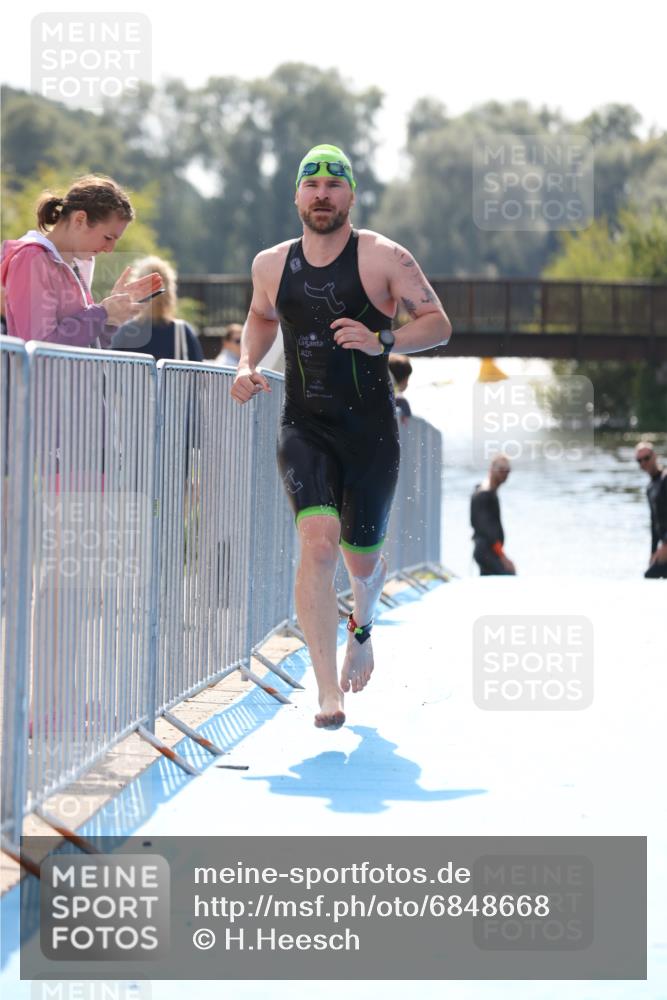 25.08.2024 - Elbe Triathlon Hamburg H.Heesch http://msf.ph/oto/6848668 25.08.2024 15:11:07 Schwimmen  meine-sportfotos.de