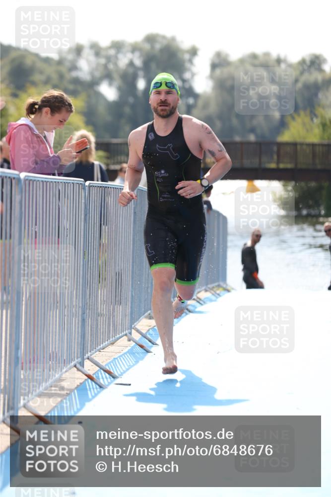 25.08.2024 - Elbe Triathlon Hamburg H.Heesch http://msf.ph/oto/6848676 25.08.2024 15:11:07 Schwimmen  meine-sportfotos.de