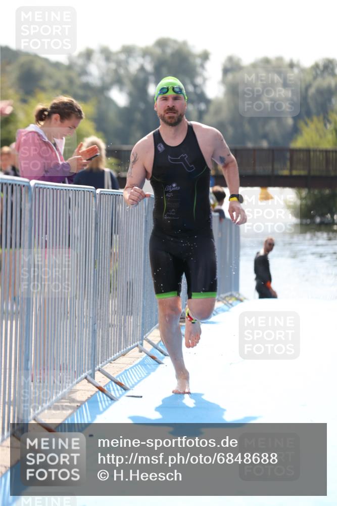 25.08.2024 - Elbe Triathlon Hamburg H.Heesch http://msf.ph/oto/6848688 25.08.2024 15:11:07 Schwimmen  meine-sportfotos.de