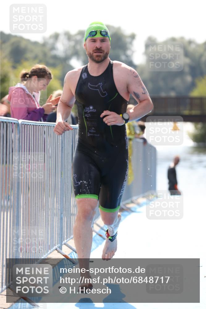 25.08.2024 - Elbe Triathlon Hamburg H.Heesch http://msf.ph/oto/6848717 25.08.2024 15:11:07 Schwimmen  meine-sportfotos.de