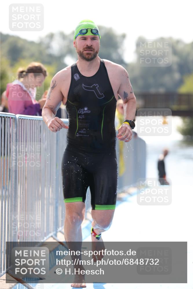 25.08.2024 - Elbe Triathlon Hamburg H.Heesch http://msf.ph/oto/6848732 25.08.2024 15:11:07 Schwimmen  meine-sportfotos.de