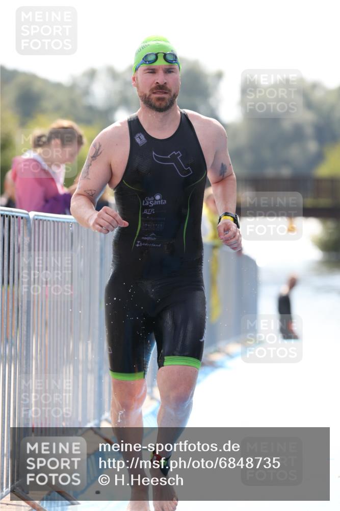 25.08.2024 - Elbe Triathlon Hamburg H.Heesch http://msf.ph/oto/6848735 25.08.2024 15:11:08 Schwimmen  meine-sportfotos.de