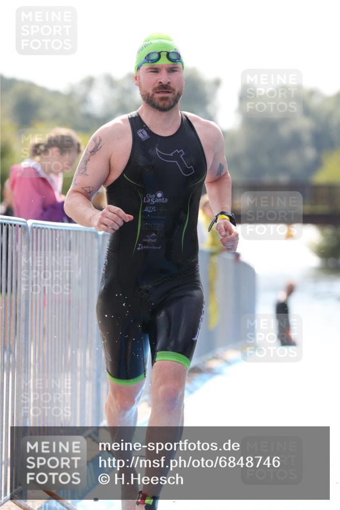 25.08.2024 - Elbe Triathlon Hamburg H.Heesch http://msf.ph/oto/6848746 25.08.2024 15:11:08 Schwimmen  meine-sportfotos.de