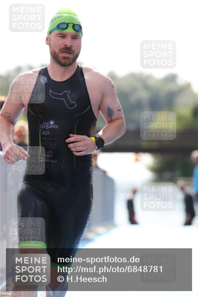 25.08.2024 - Elbe Triathlon Hamburg H.Heesch http://msf.ph/oto/6848781 25.08.2024 15:11:08 Schwimmen  meine-sportfotos.de