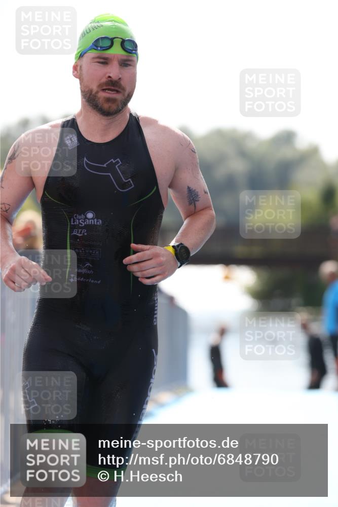 25.08.2024 - Elbe Triathlon Hamburg H.Heesch http://msf.ph/oto/6848790 25.08.2024 15:11:08 Schwimmen  meine-sportfotos.de