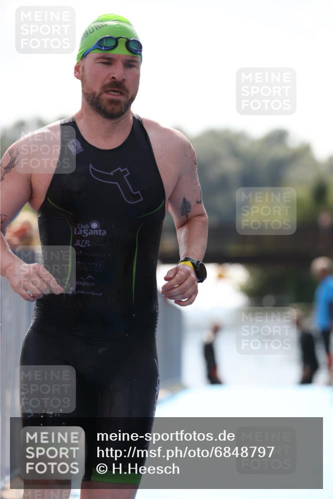 25.08.2024 - Elbe Triathlon Hamburg H.Heesch http://msf.ph/oto/6848797 25.08.2024 15:11:08 Schwimmen  meine-sportfotos.de