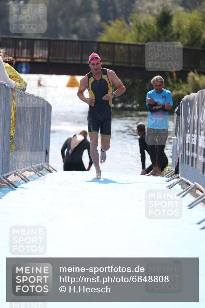 25.08.2024 - Elbe Triathlon Hamburg H.Heesch http://msf.ph/oto/6848808 25.08.2024 15:12:16 Schwimmen  meine-sportfotos.de