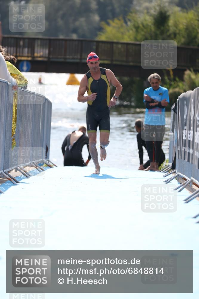 25.08.2024 - Elbe Triathlon Hamburg H.Heesch http://msf.ph/oto/6848814 25.08.2024 15:12:16 Schwimmen  meine-sportfotos.de