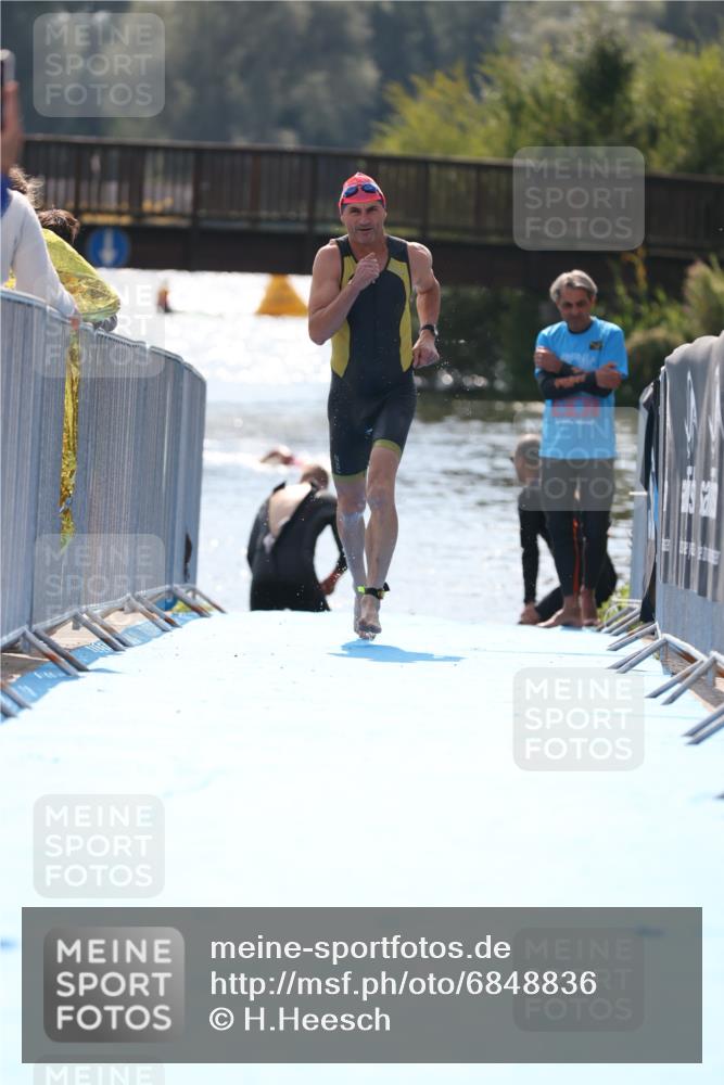 25.08.2024 - Elbe Triathlon Hamburg H.Heesch http://msf.ph/oto/6848836 25.08.2024 15:12:16 Schwimmen  meine-sportfotos.de