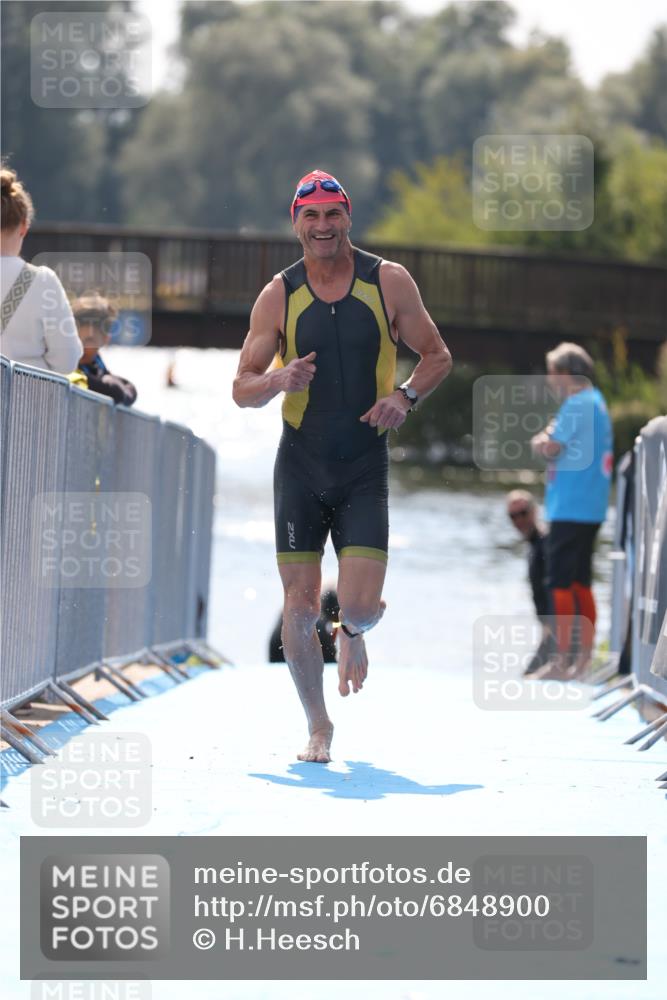 25.08.2024 - Elbe Triathlon Hamburg H.Heesch http://msf.ph/oto/6848900 25.08.2024 15:12:18 Schwimmen  meine-sportfotos.de