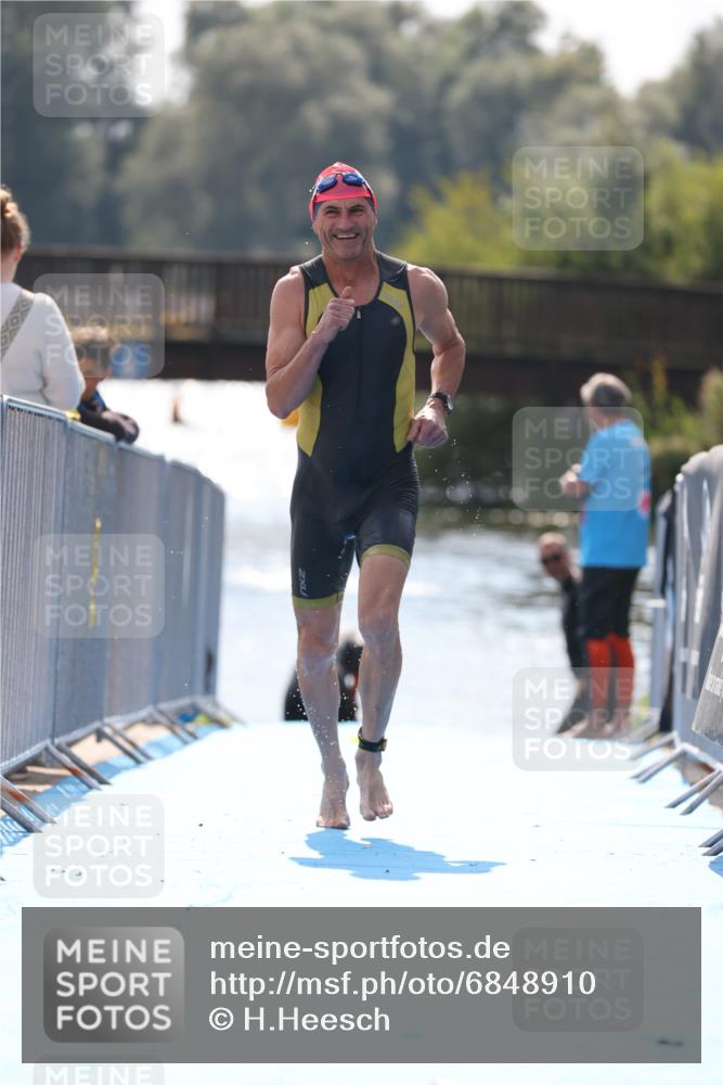 25.08.2024 - Elbe Triathlon Hamburg H.Heesch http://msf.ph/oto/6848910 25.08.2024 15:12:18 Schwimmen  meine-sportfotos.de