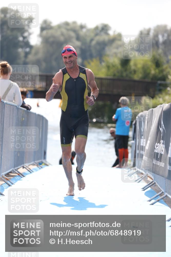 25.08.2024 - Elbe Triathlon Hamburg H.Heesch http://msf.ph/oto/6848919 25.08.2024 15:12:18 Schwimmen  meine-sportfotos.de